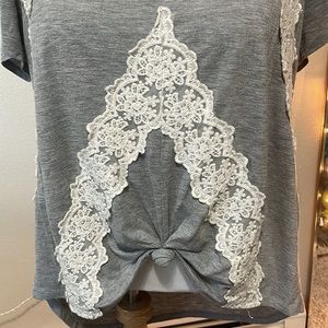 Maurice’s Size 2 Medium Short Sleeve Gray Tee Shirt w/ White Lace
